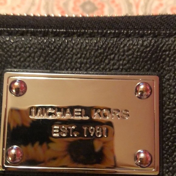 Michael Kors wallet/wristlet. - Picture 13 of 13